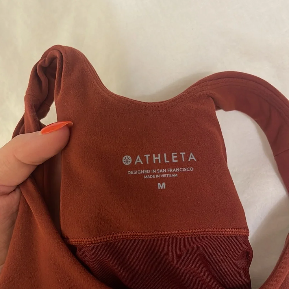 Athleta cropped Workout Top - Picture 3 of 3